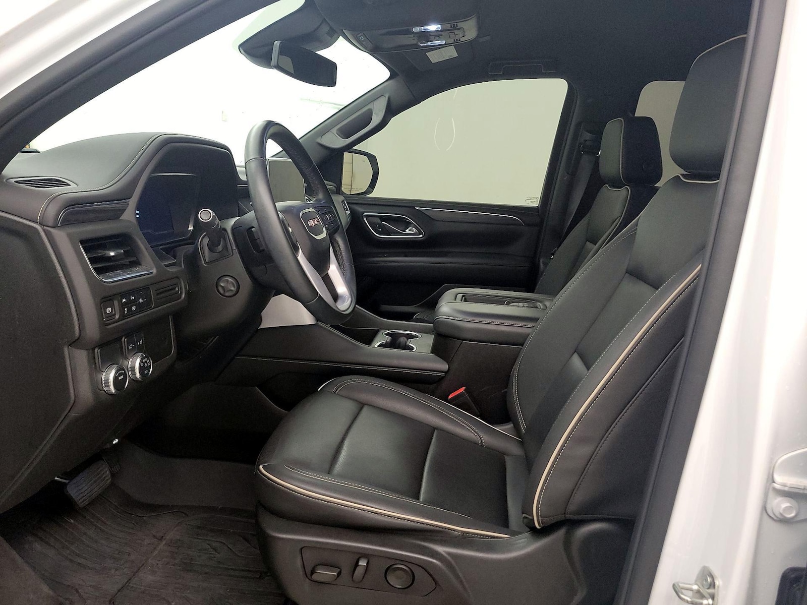 2023 GMC Yukon XL SLT - Photo 12