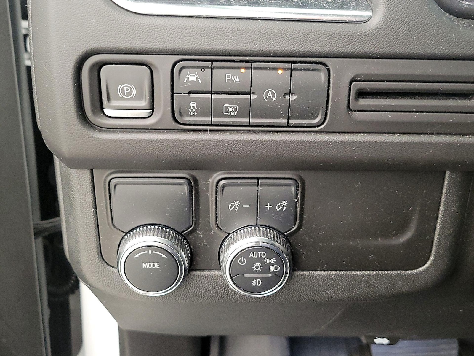 2023 GMC Yukon XL SLT - Photo 14