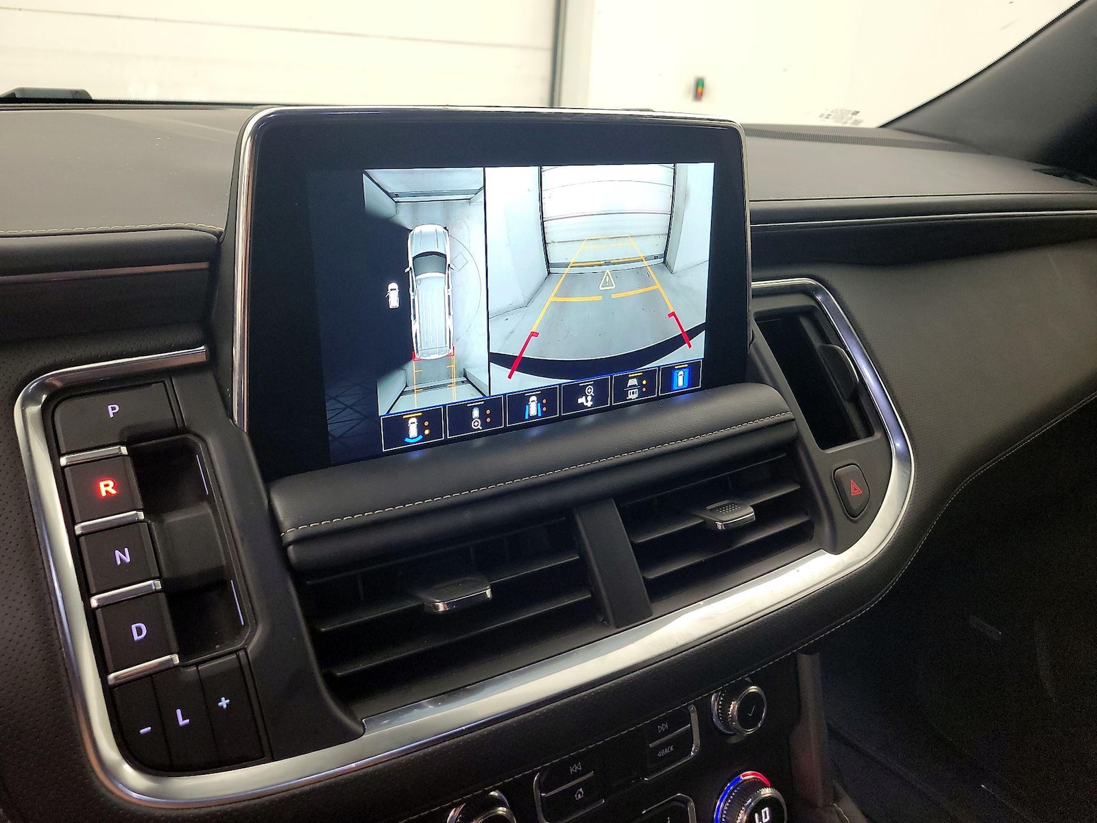 2023 GMC Yukon XL SLT - Photo 16