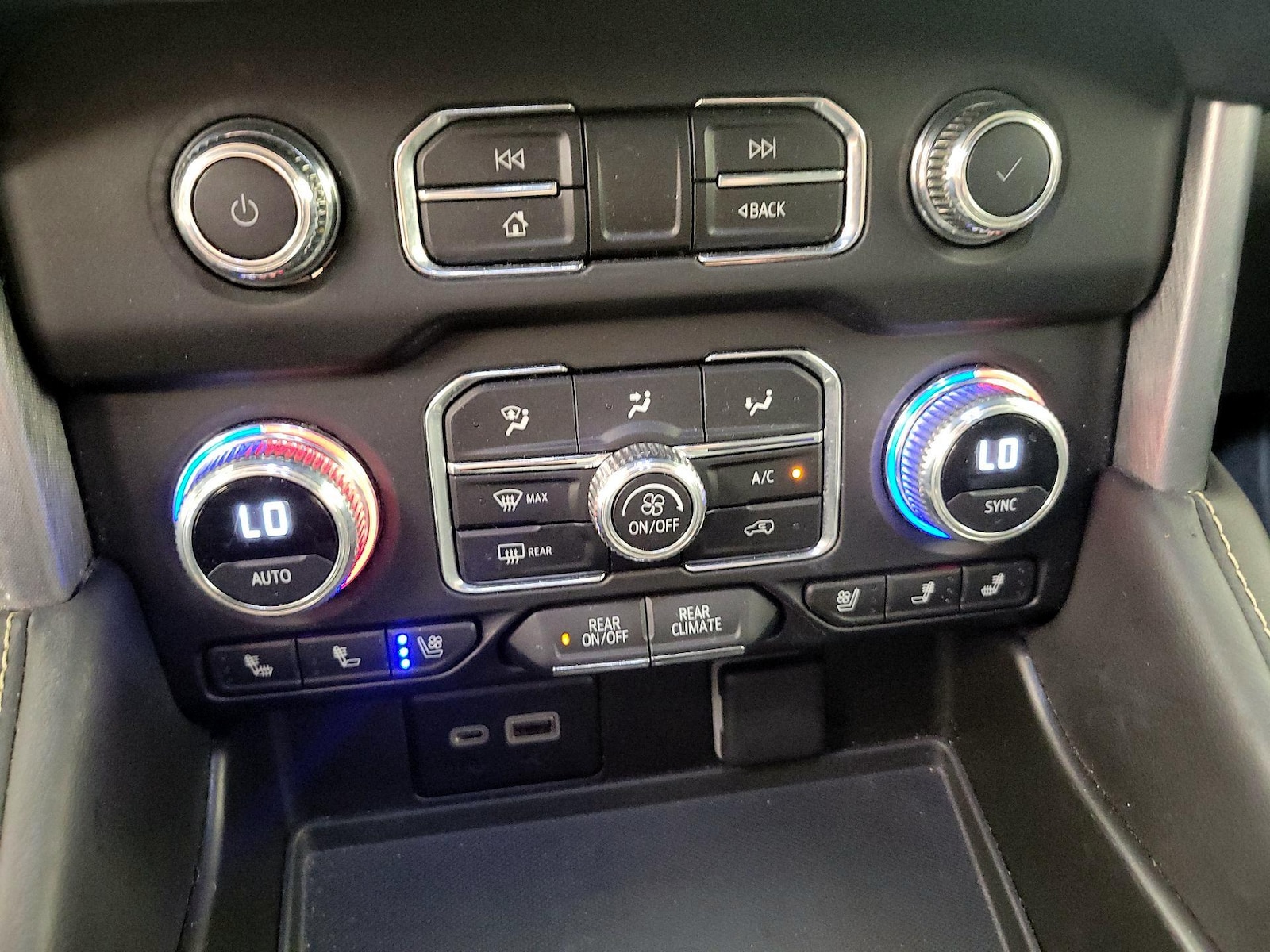 2023 GMC Yukon XL SLT - Photo 18