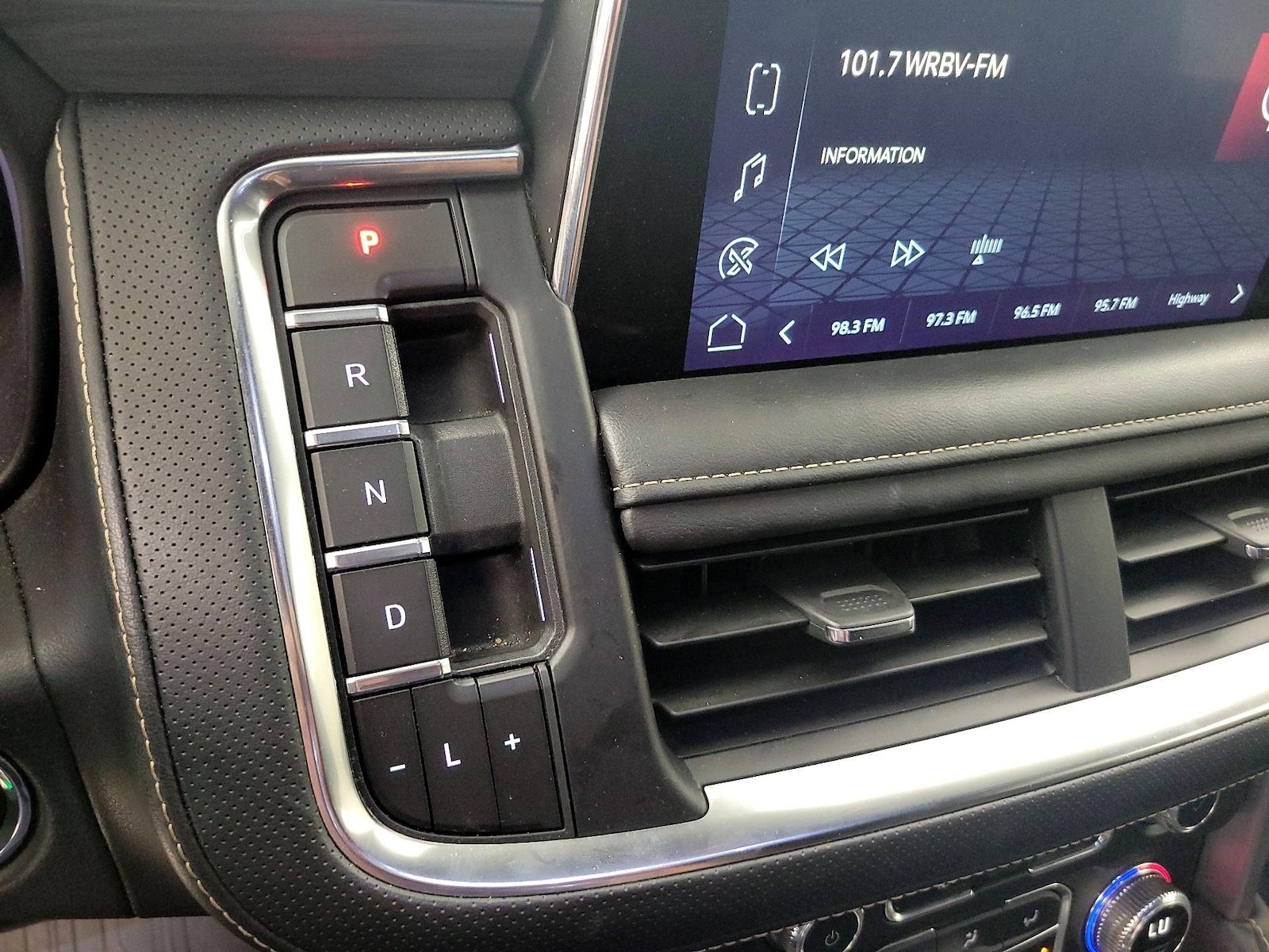 2023 GMC Yukon XL SLT - Photo 19