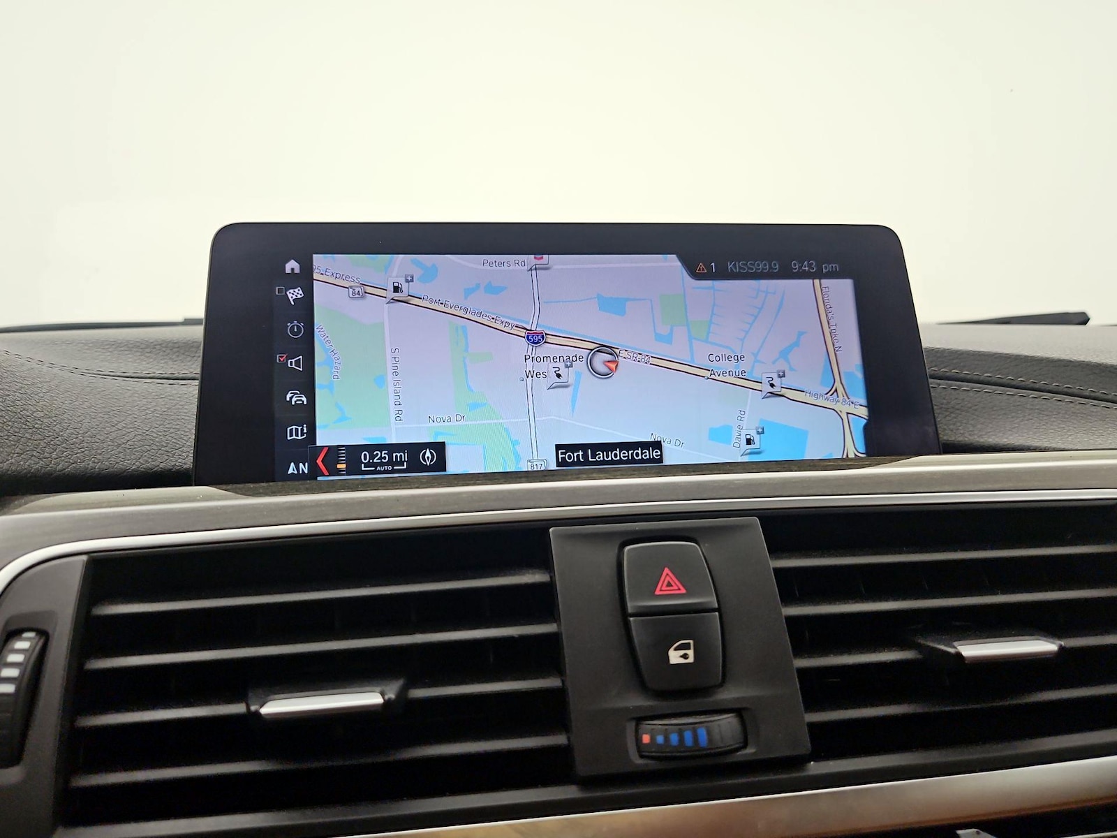 2018 BMW 3 Series 330e - Photo 15