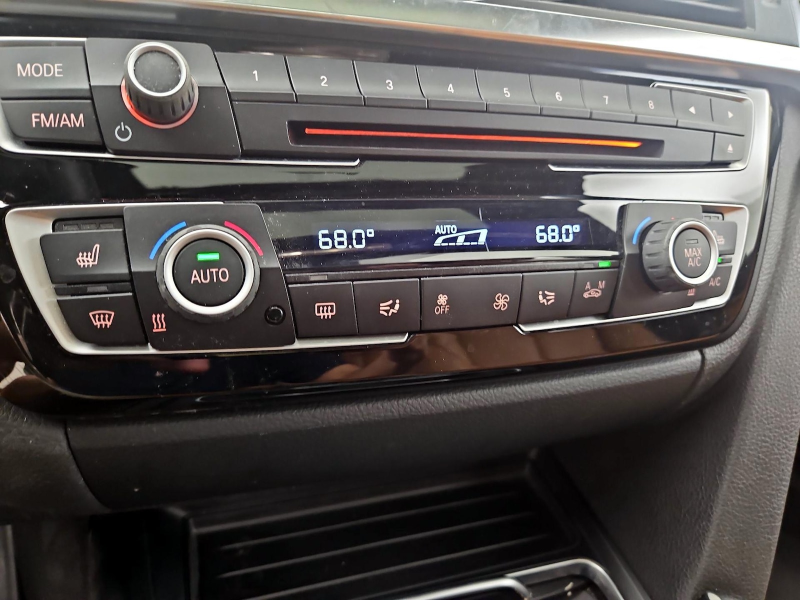 2018 BMW 3 Series 330e - Photo 18