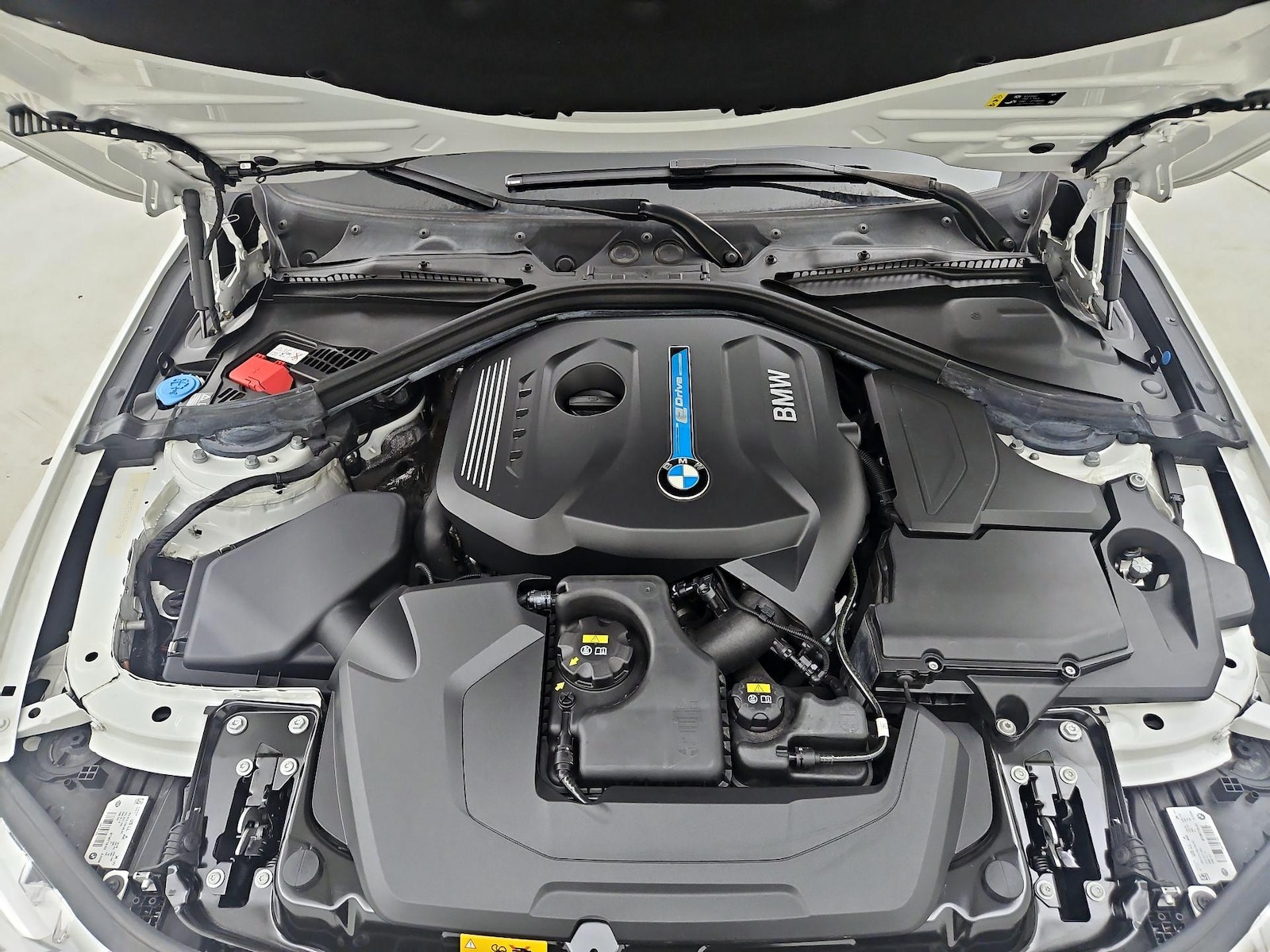 2018 BMW 3 Series 330e - Photo 24