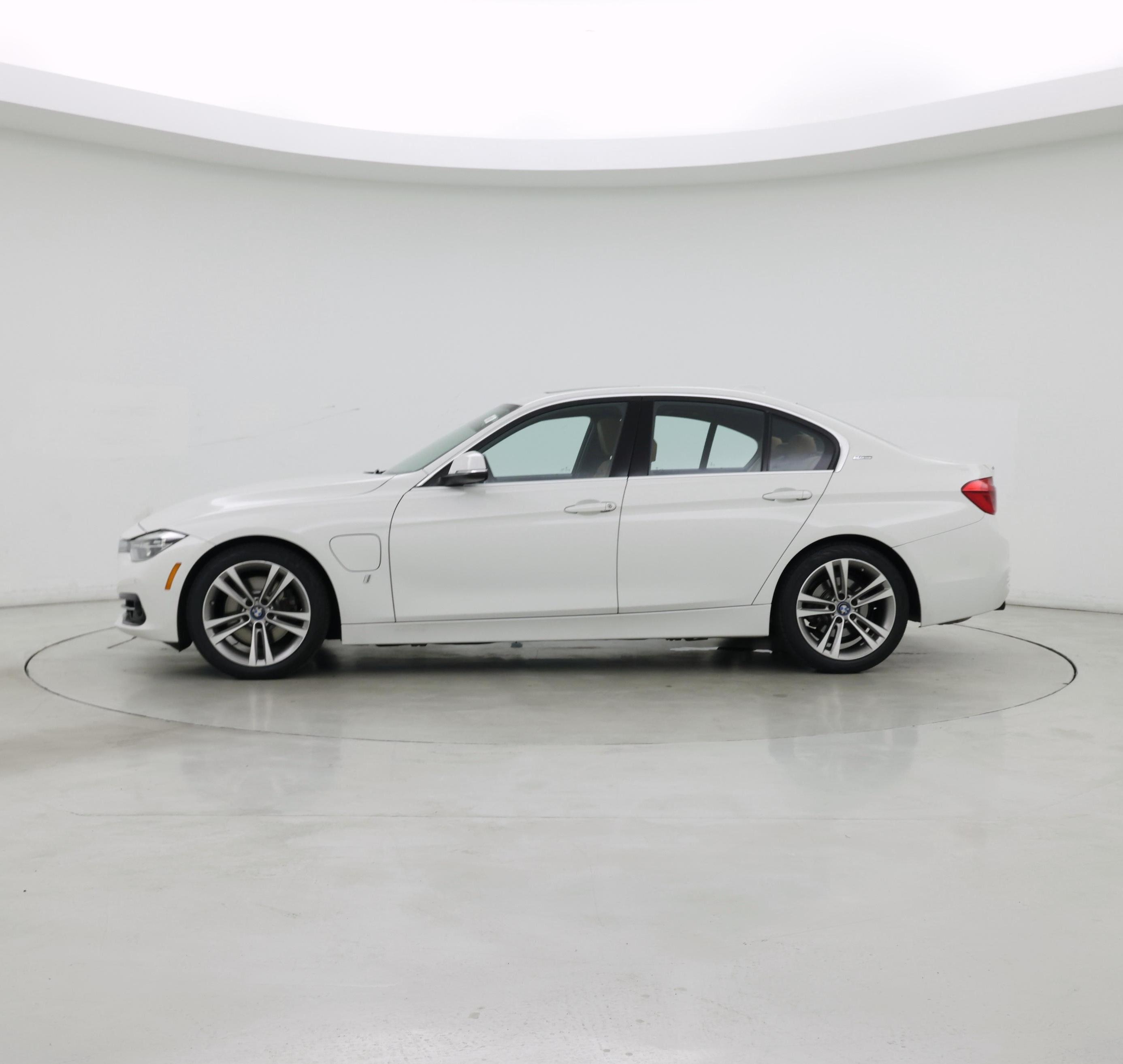 Thumbnail: 2018 BMW 3 Series - 3