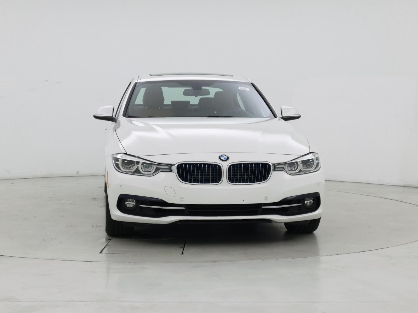 2018 BMW 3 Series 330e - Photo 6