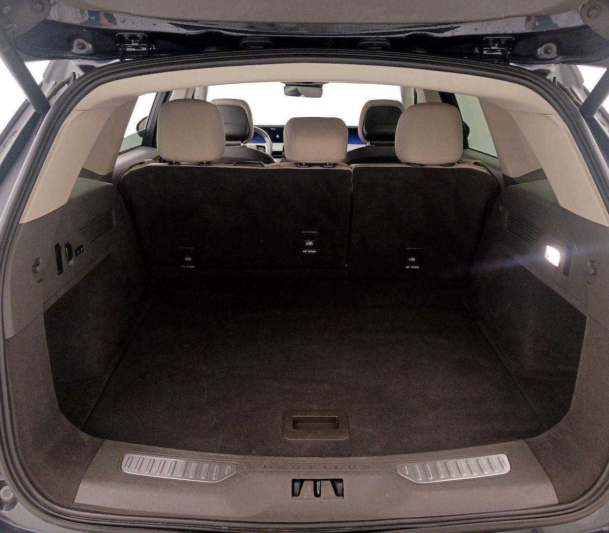 Trunk/Cargo (Seats Up)