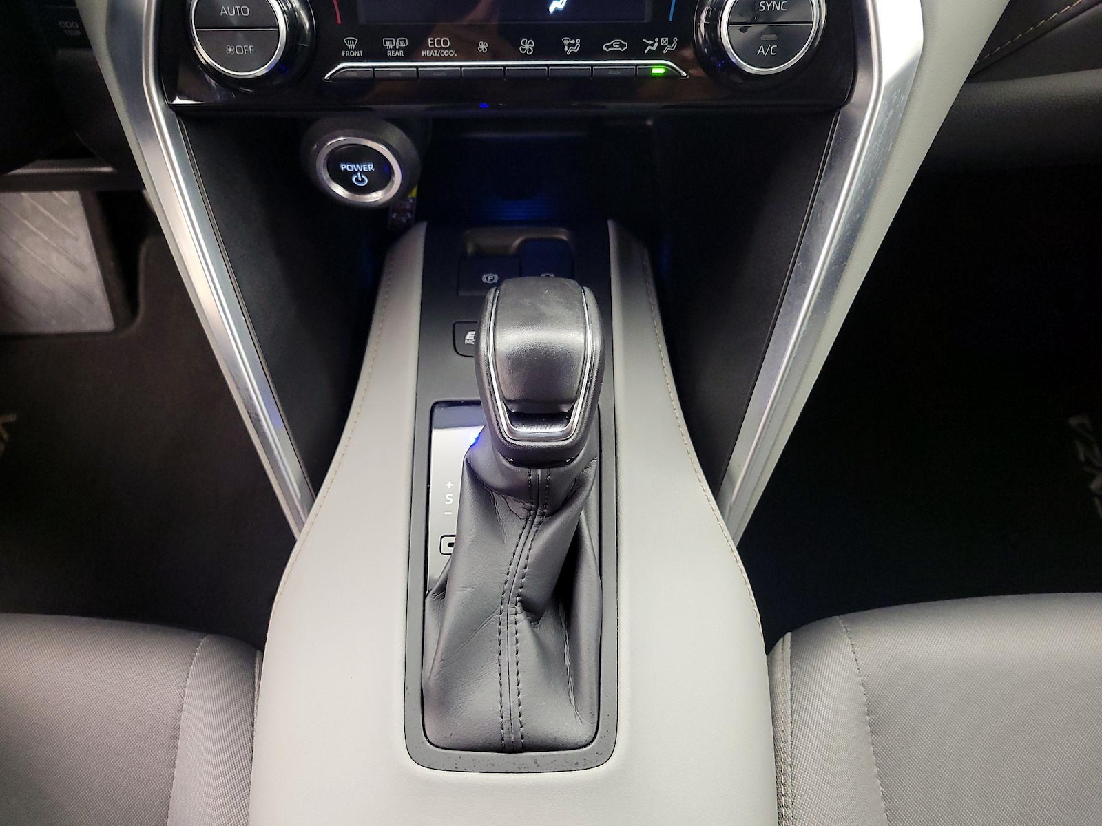 2024 Toyota Venza LE - Photo 18