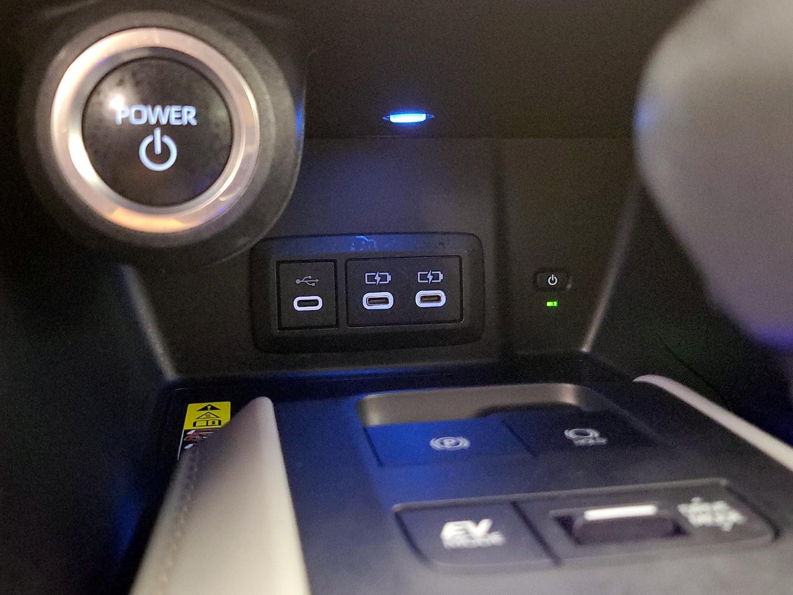 2024 Toyota Venza LE - Photo 19