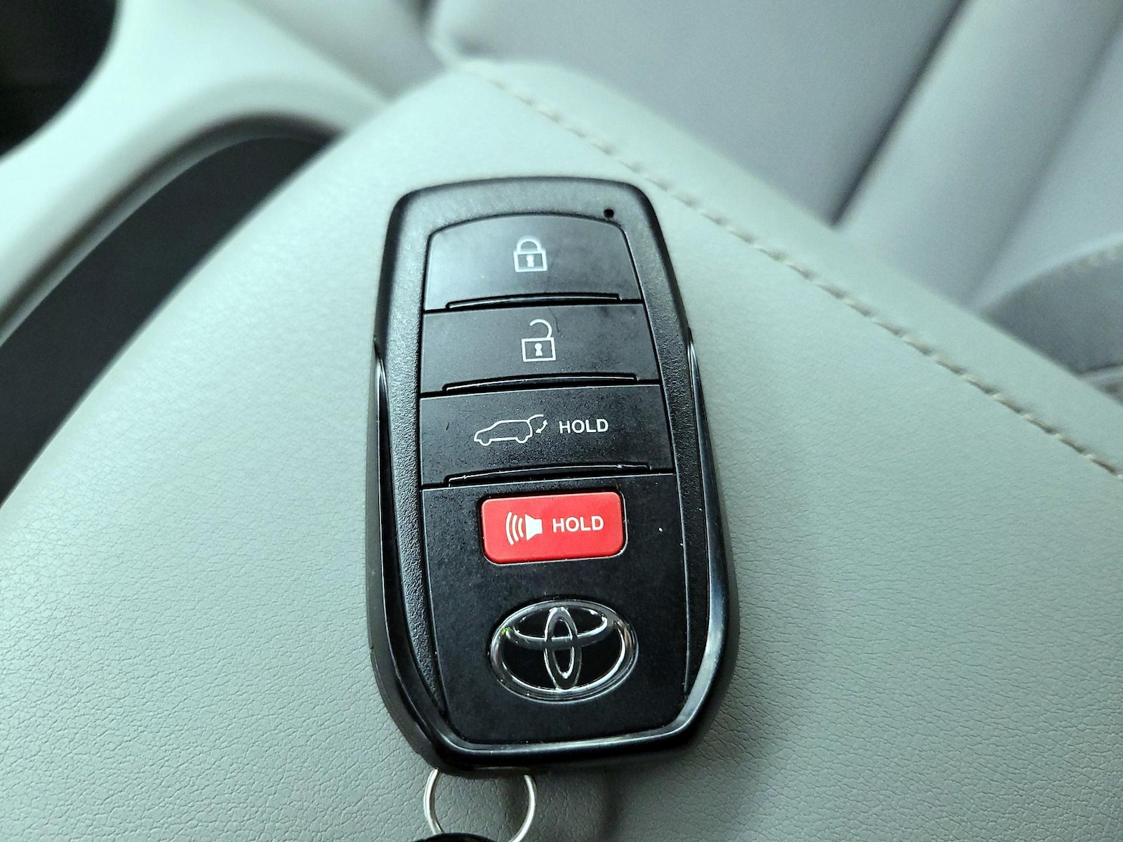 2024 Toyota Venza LE - Photo 23
