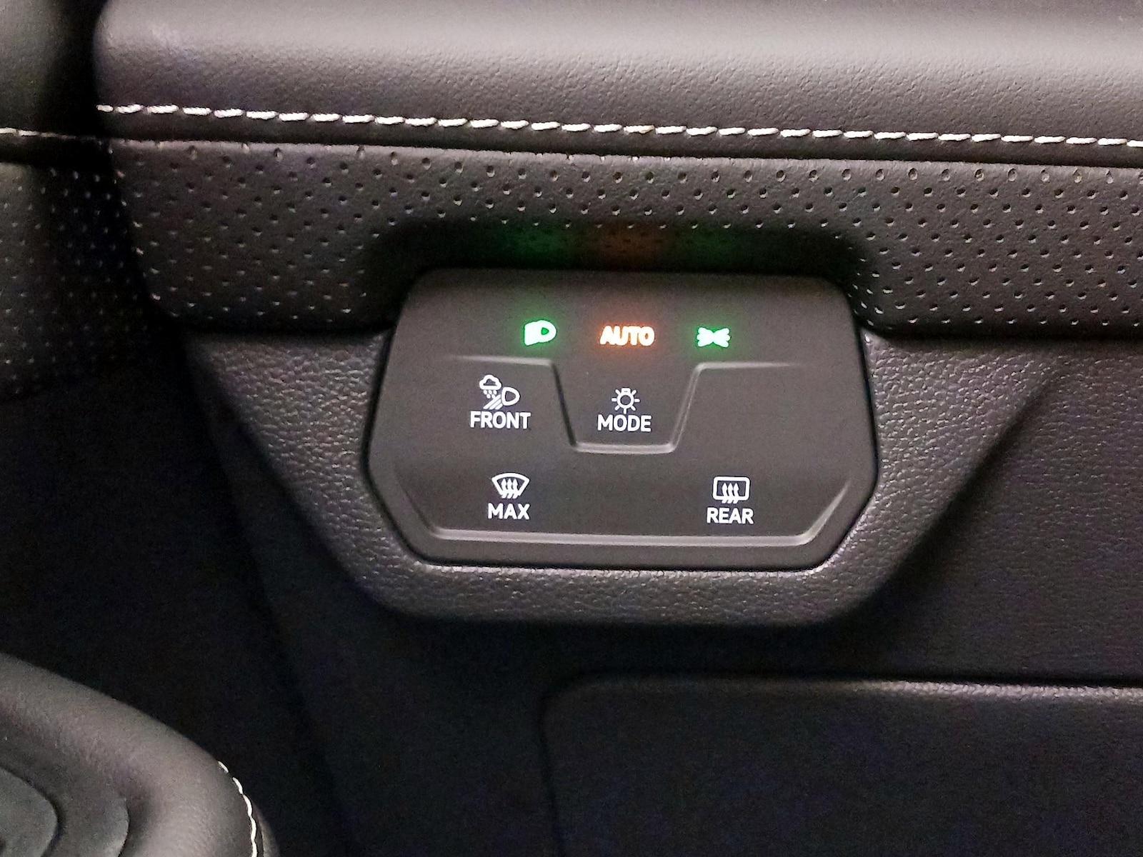 2025 Volkswagen Atlas Cross Sport SE w/Tech - Photo 14