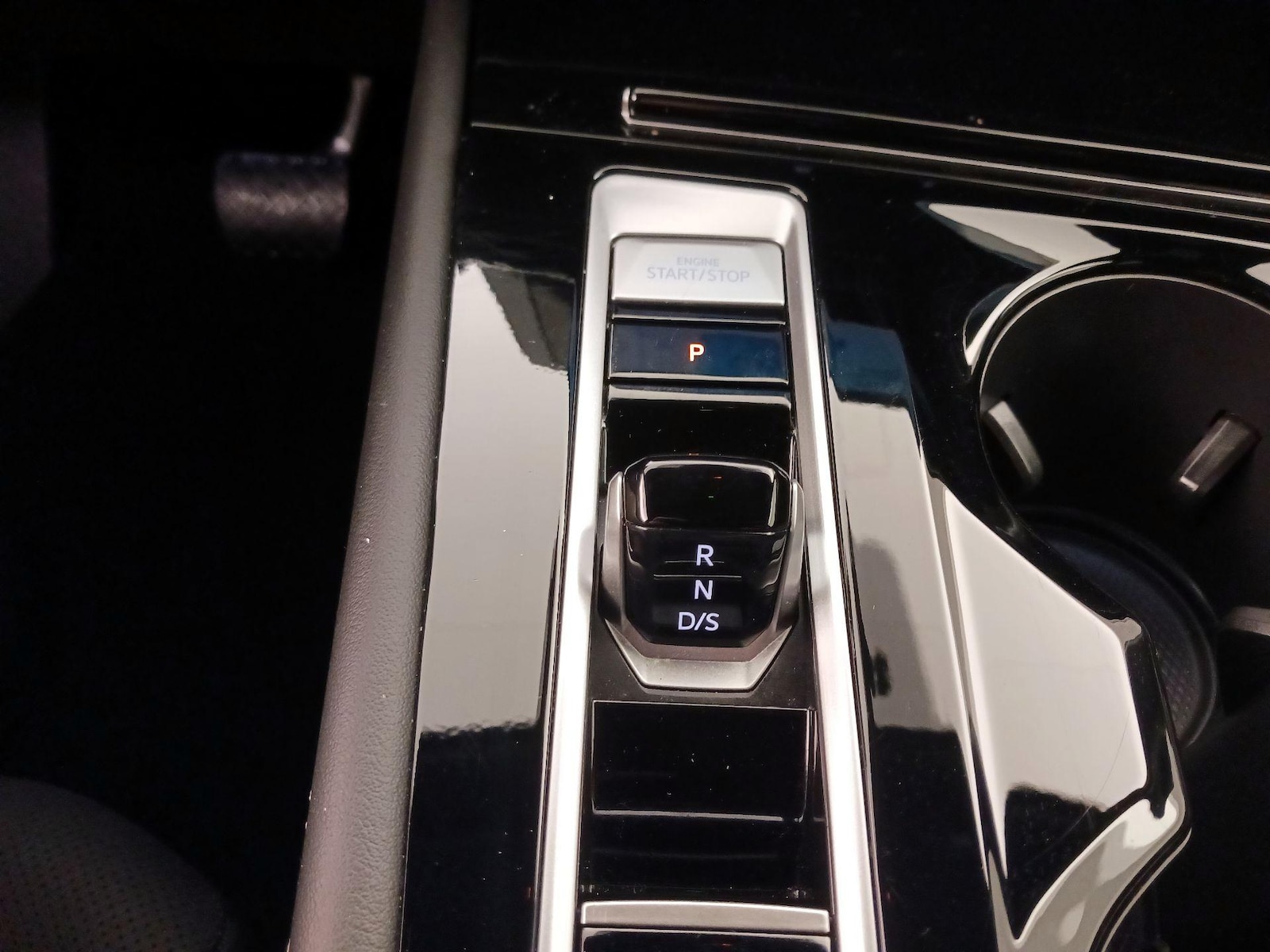 2025 Volkswagen Atlas Cross Sport SE w/Tech - Photo 18