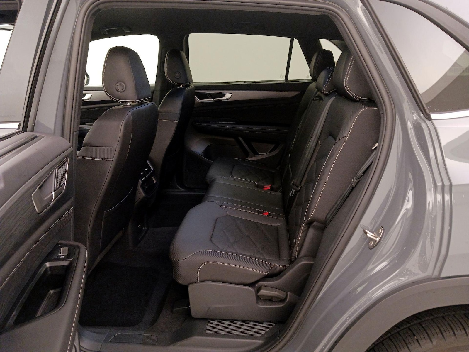 2025 Volkswagen Atlas Cross Sport SE w/Tech - Photo 20