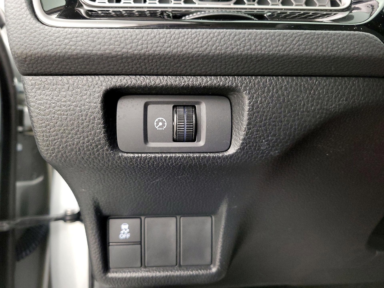 2025 Honda Civic LX - Photo 14
