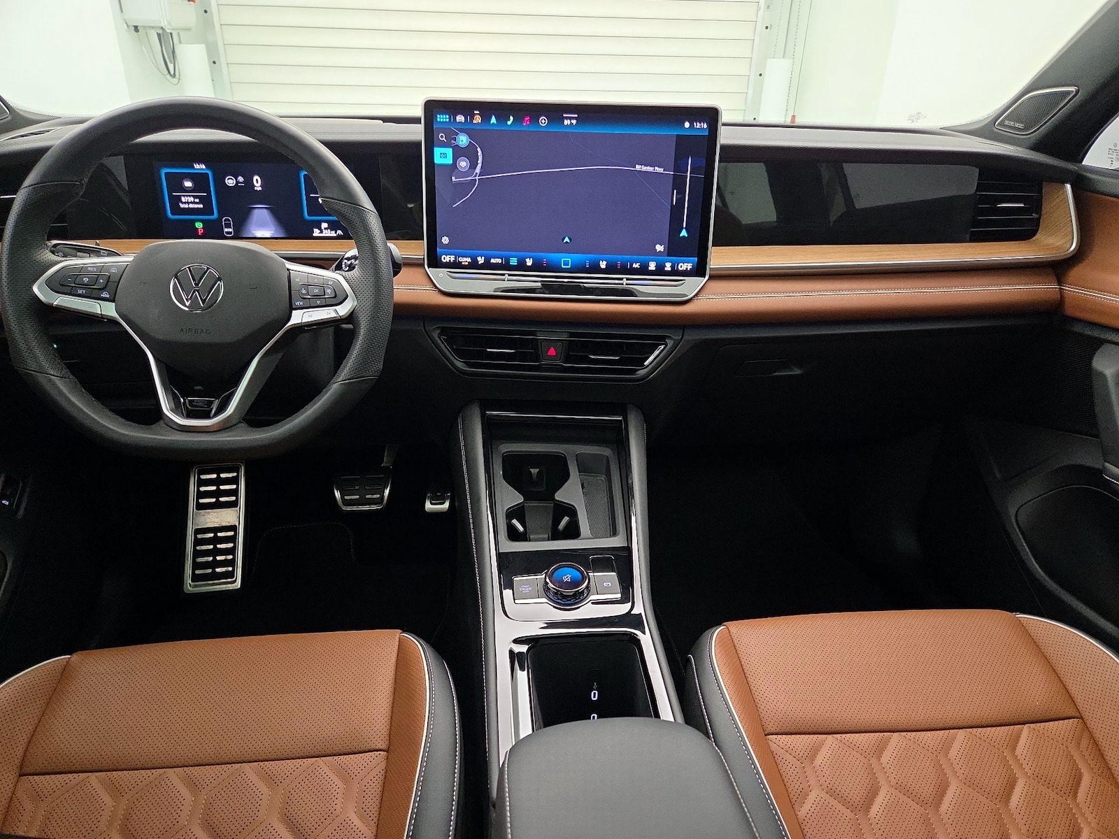 2025 Volkswagen Tiguan SEL R-LINE - Photo 10