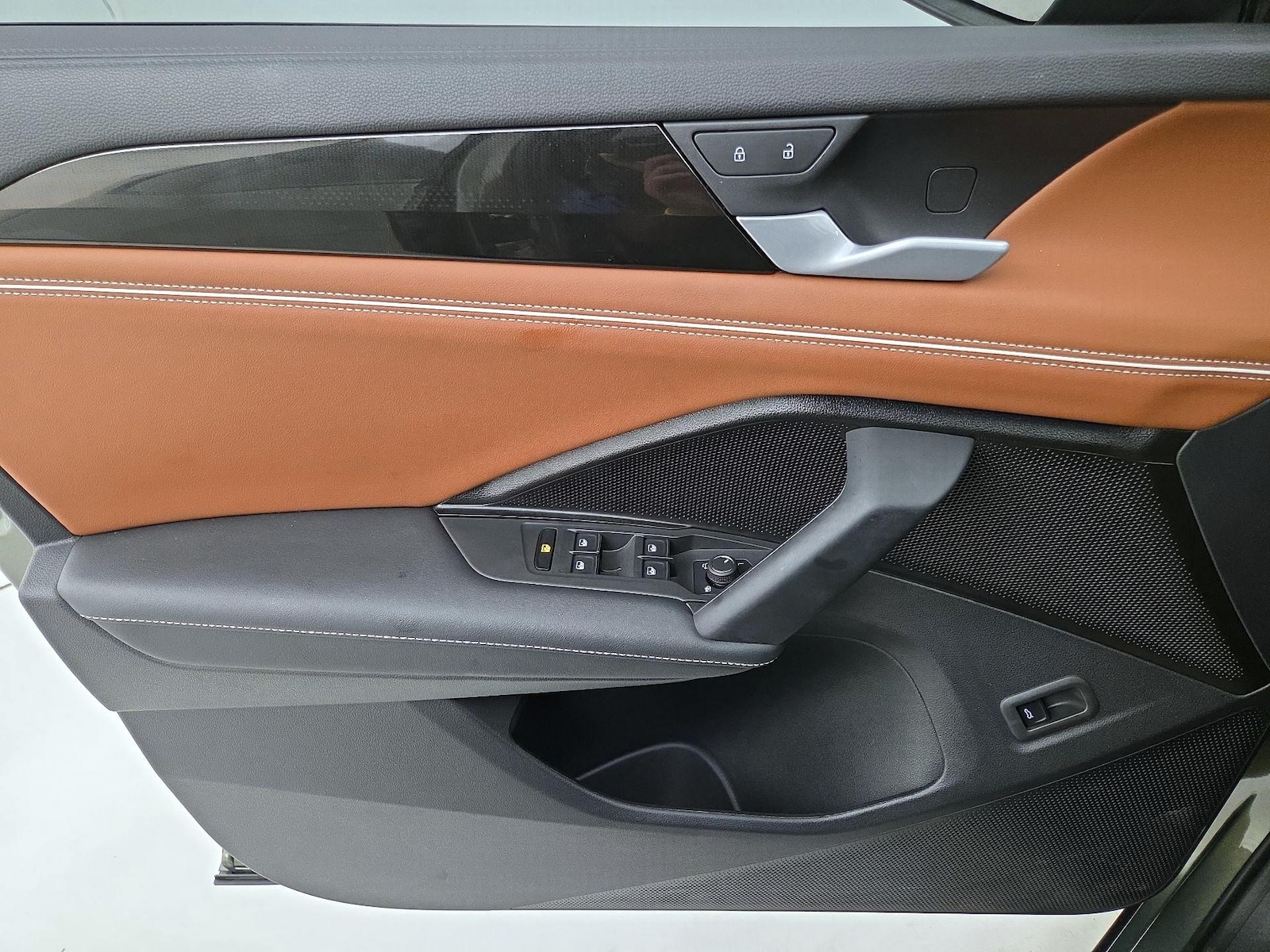 2025 Volkswagen Tiguan SEL R-LINE - Photo 13