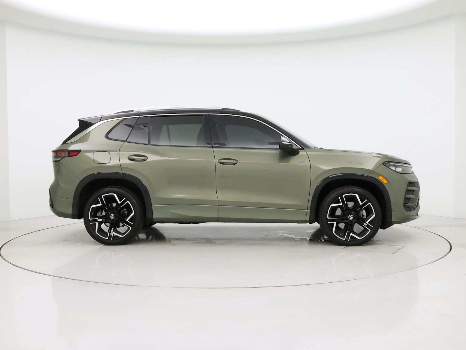 2025 Volkswagen Tiguan SEL R-LINE - Photo 8