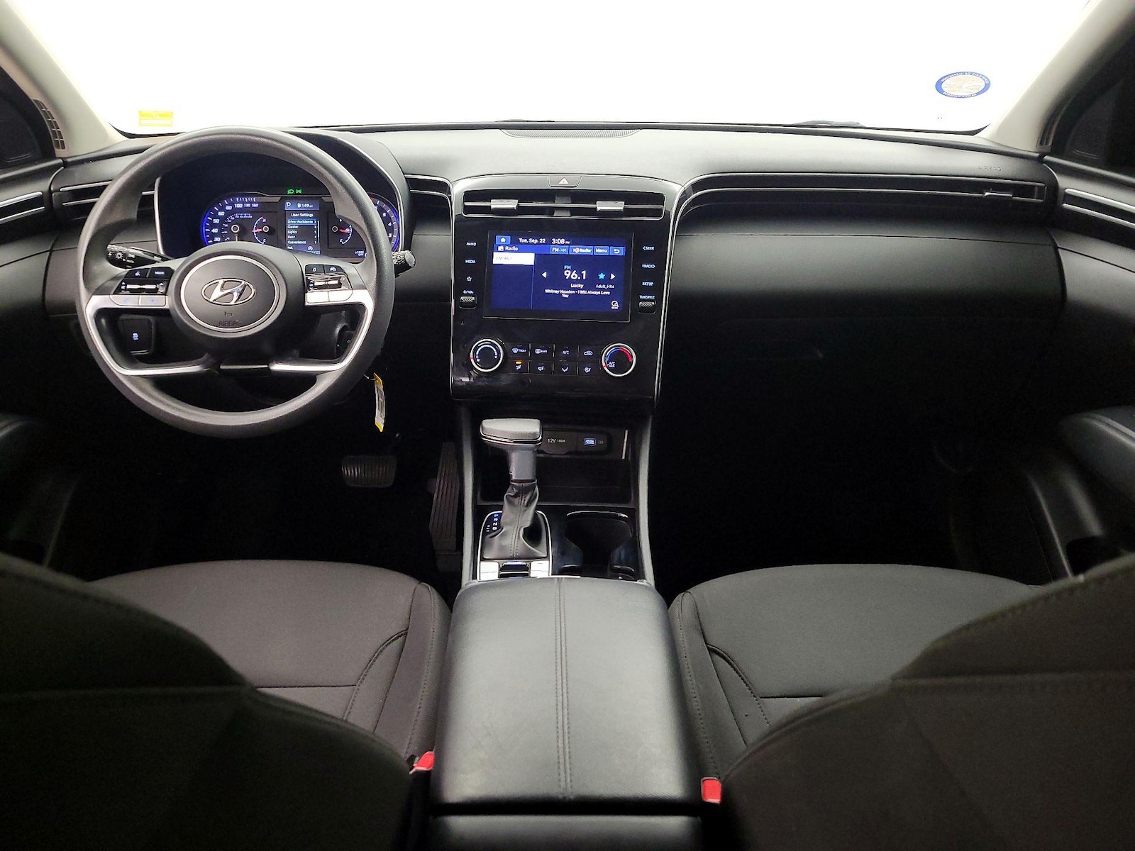 2022 Hyundai Tucson SE - Photo 10