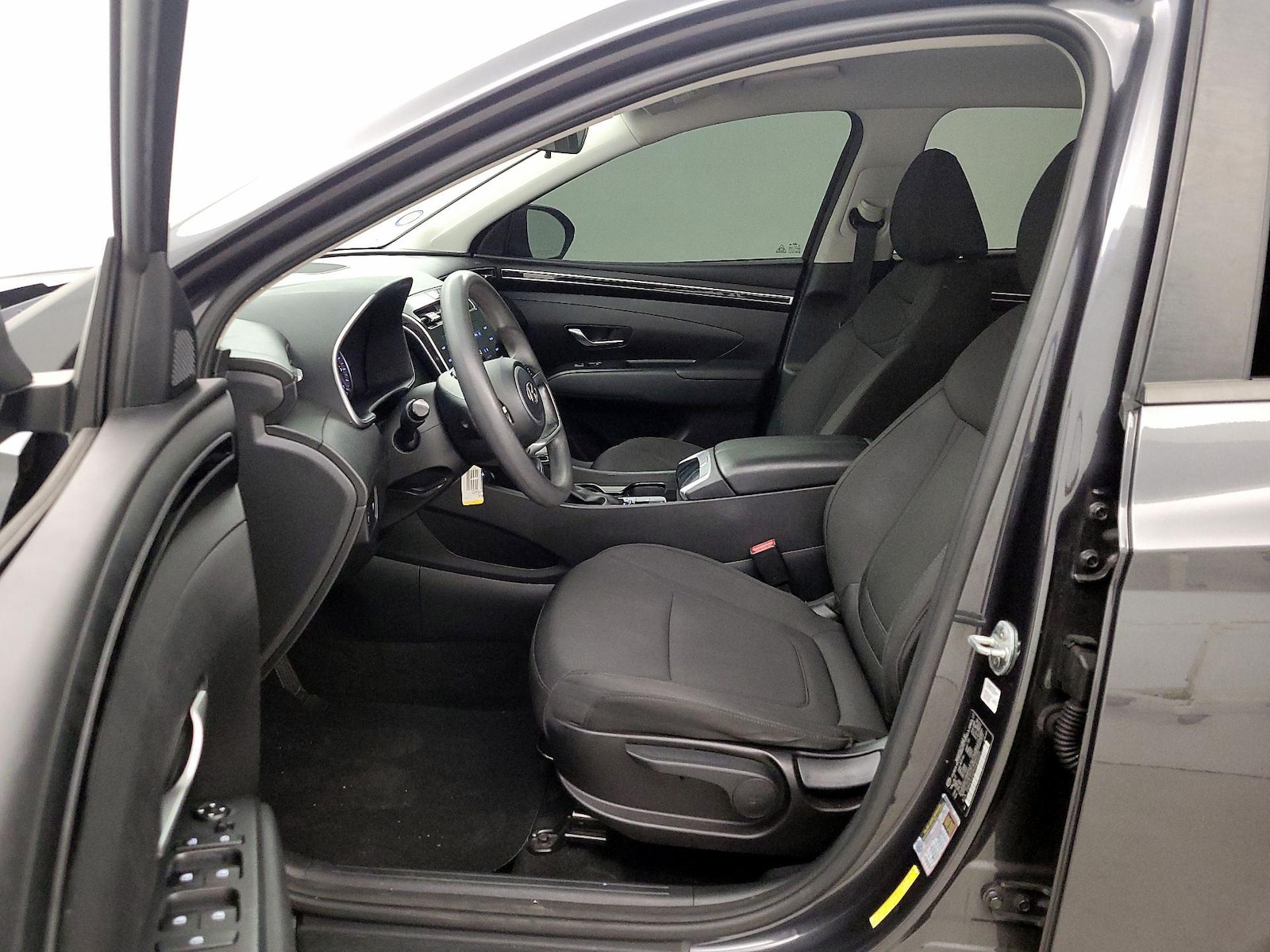 2022 Hyundai Tucson SE - Photo 12
