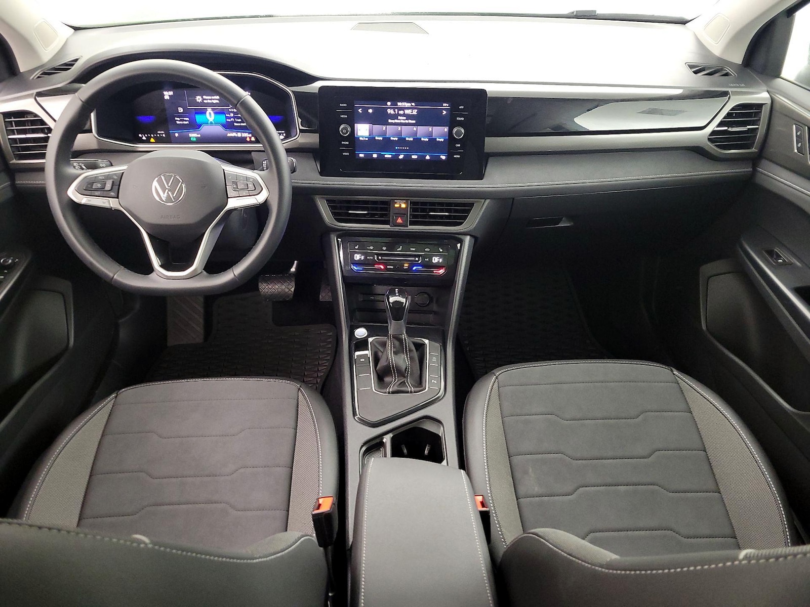 2025 Volkswagen Taos SE Black - Photo 10
