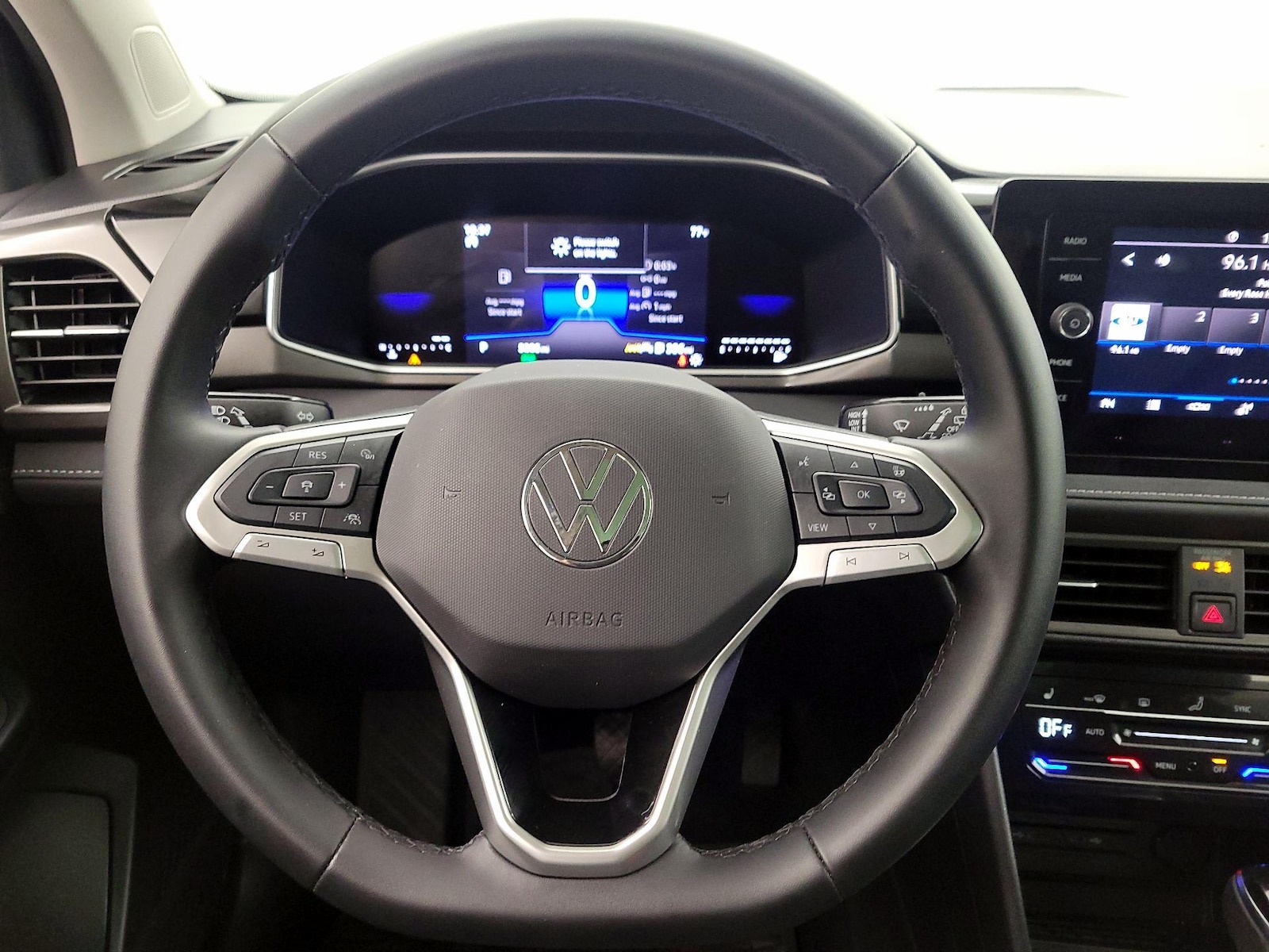 2025 Volkswagen Taos SE Black - Photo 11