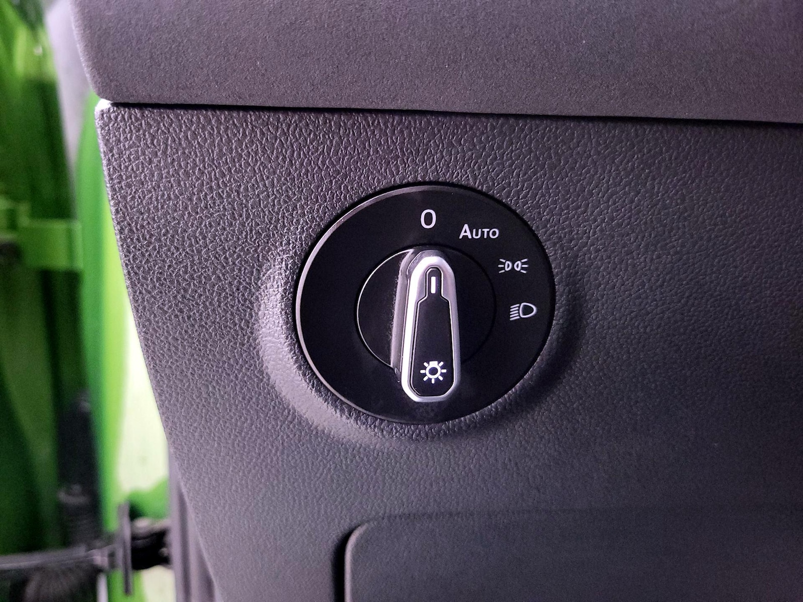 2025 Volkswagen Taos SE Black - Photo 14