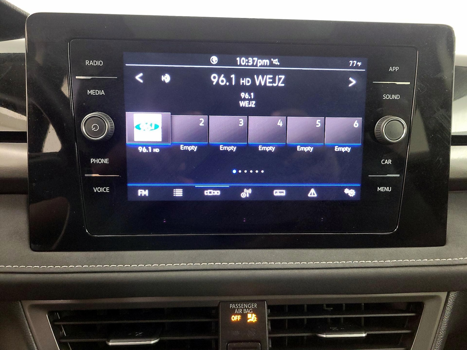 2025 Volkswagen Taos SE Black - Photo 16