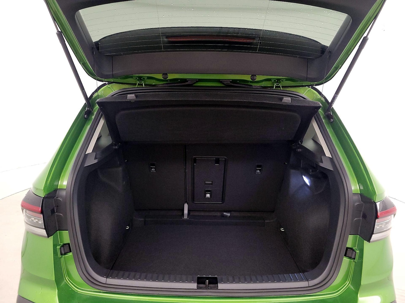 2025 Volkswagen Taos SE Black - Photo 22