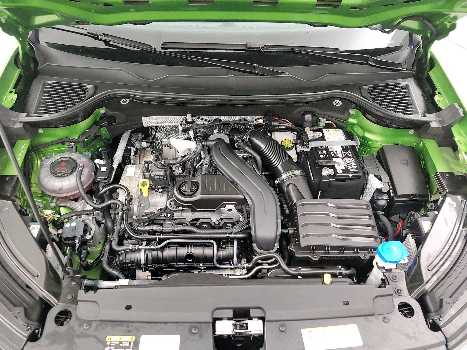 2025 Volkswagen Taos SE Black - Photo 23