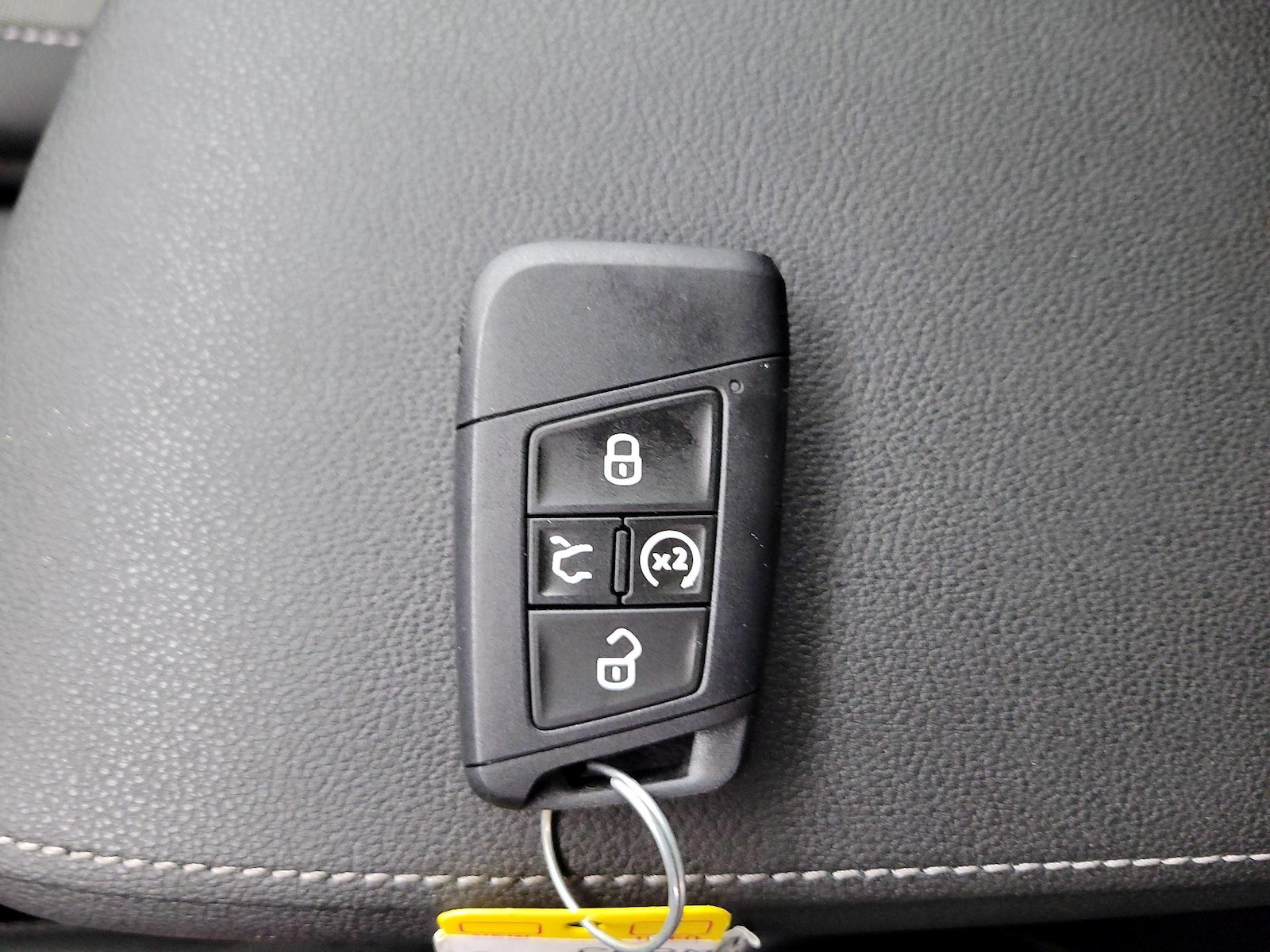 2025 Volkswagen Taos SE Black - Photo 25