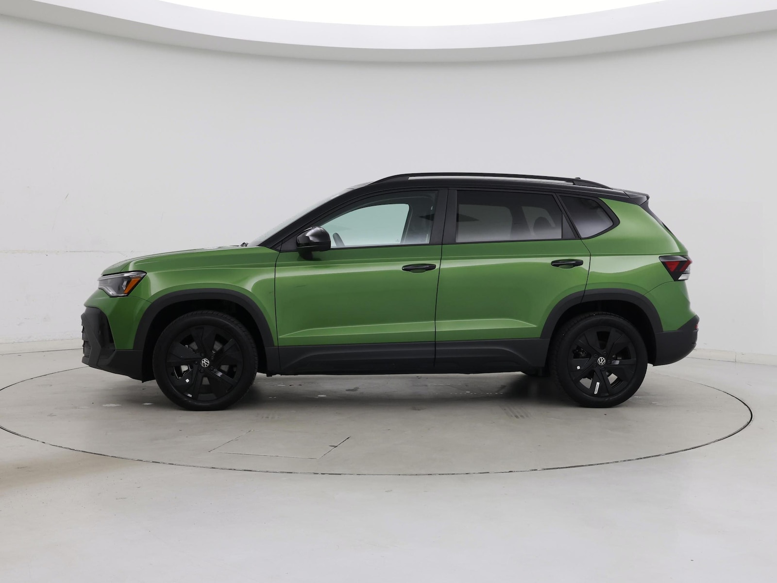 2025 Volkswagen Taos SE Black - Photo 4