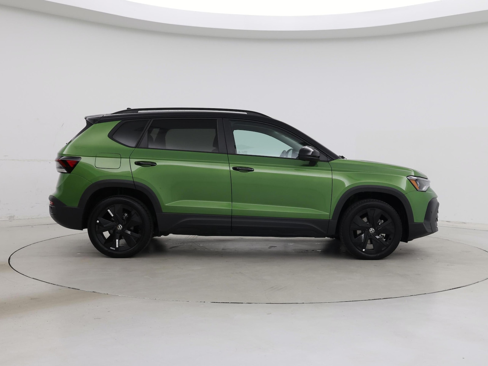 2025 Volkswagen Taos SE Black - Photo 8