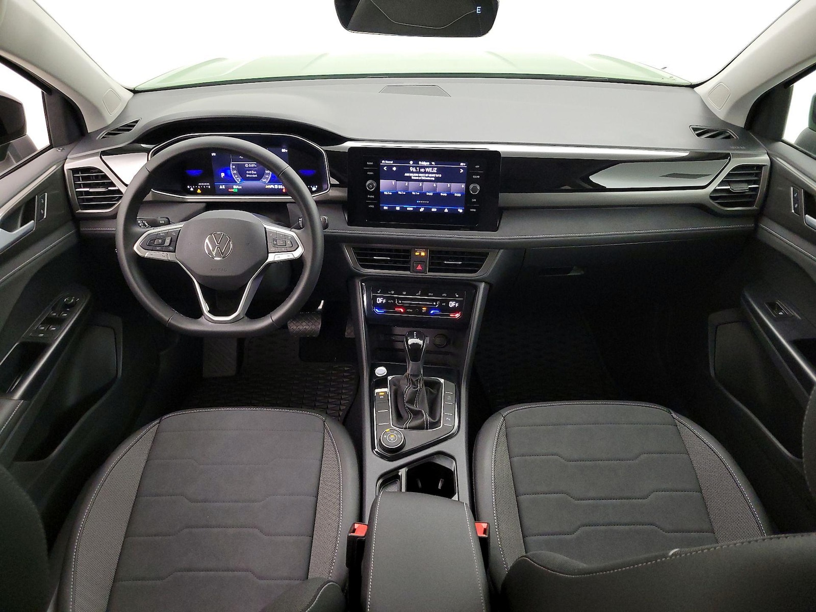 2025 Volkswagen Taos SE Black - Photo 10