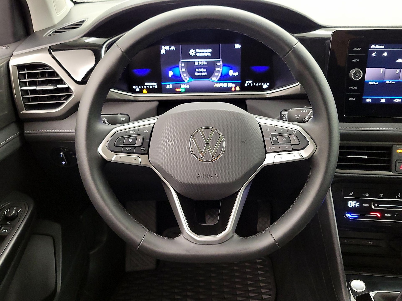 2025 Volkswagen Taos SE Black - Photo 11