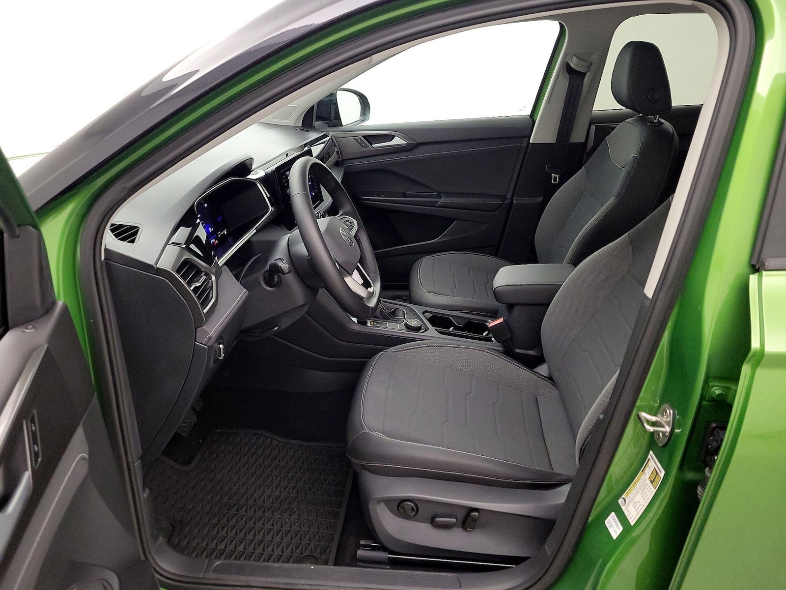 2025 Volkswagen Taos SE Black - Photo 12