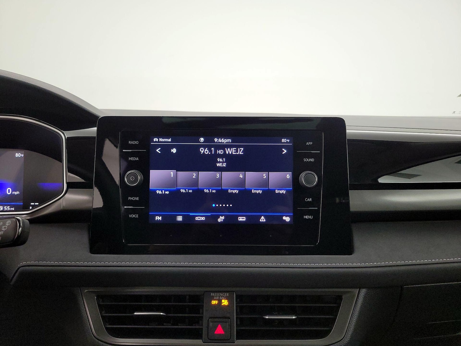 2025 Volkswagen Taos SE Black - Photo 16