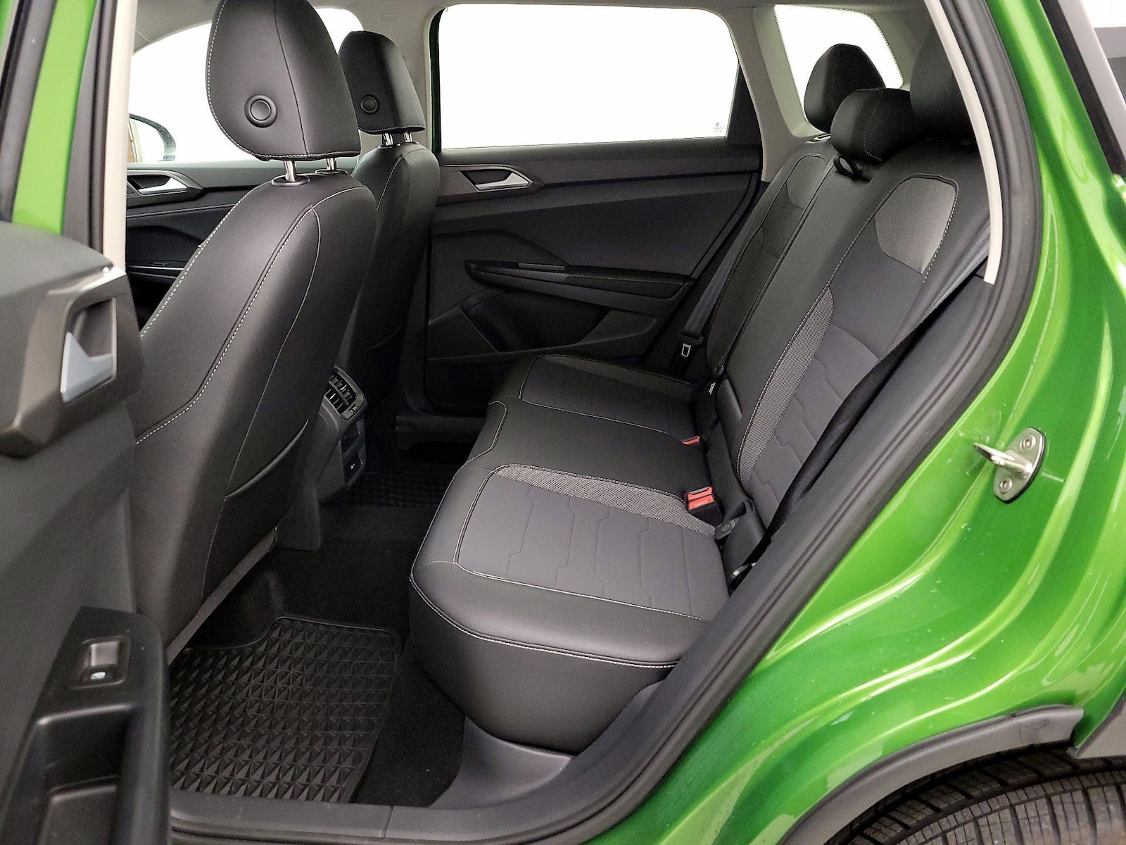 2025 Volkswagen Taos SE Black - Photo 21