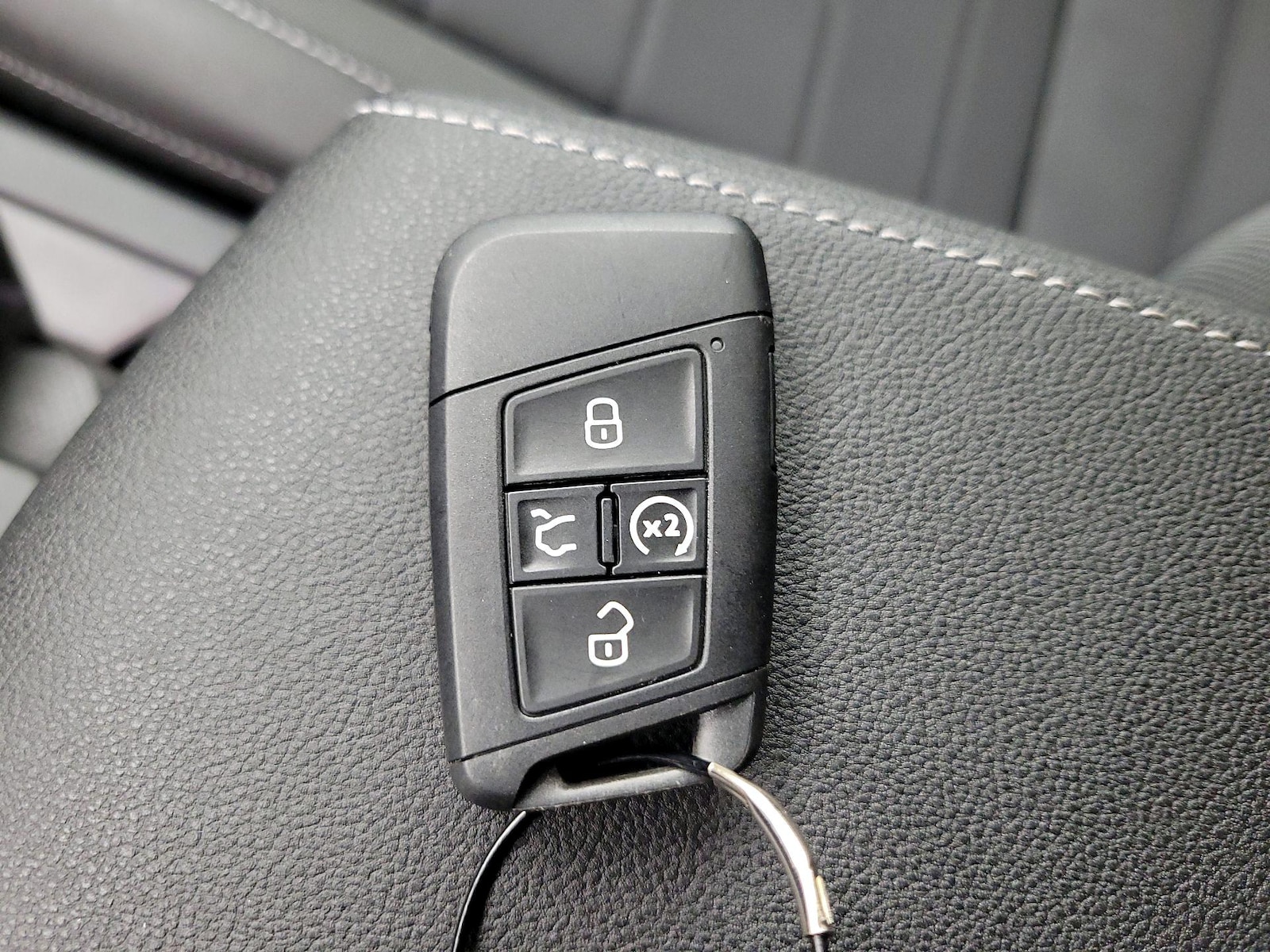 2025 Volkswagen Taos SE Black - Photo 25
