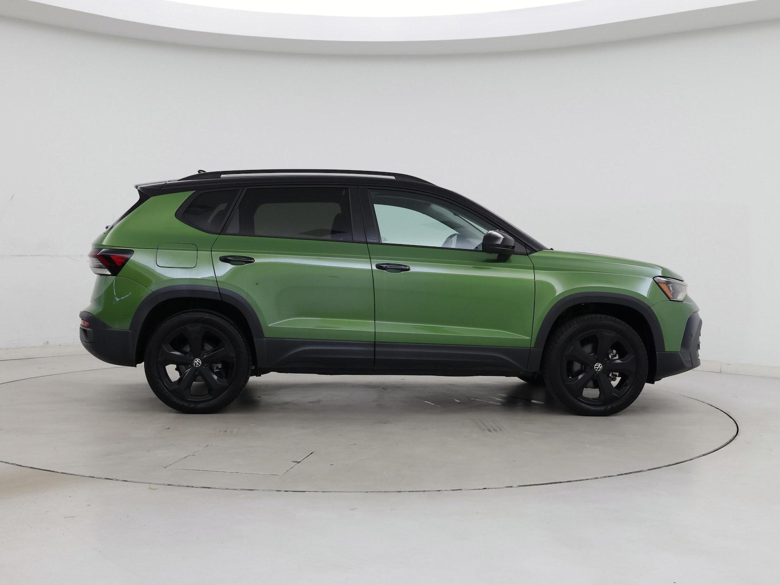 2025 Volkswagen Taos SE Black - Photo 8