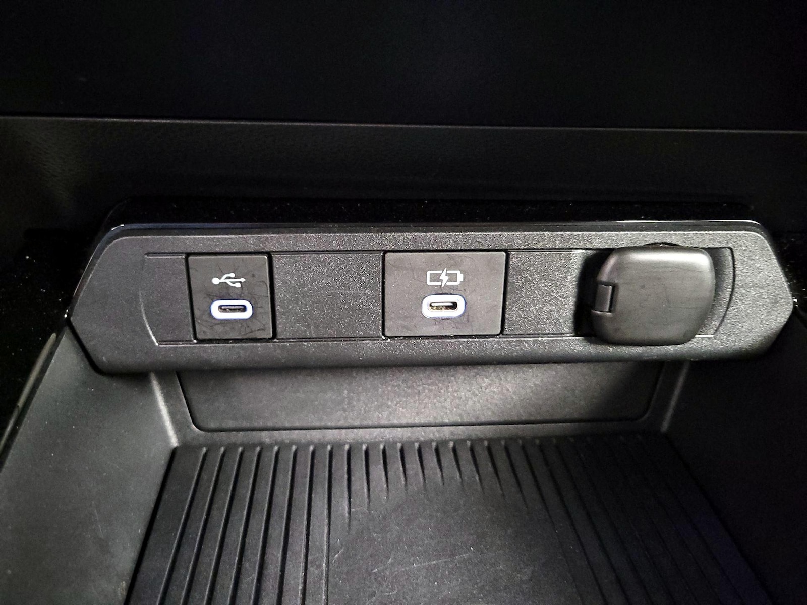 2025 Toyota Prius LE - Photo 19