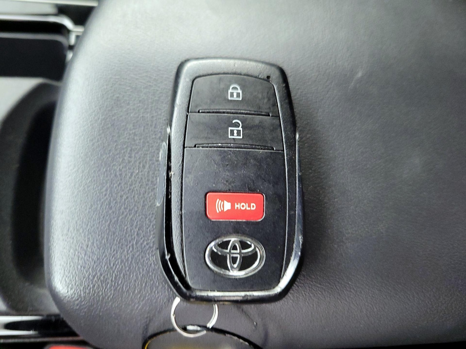 2025 Toyota Prius LE - Photo 23