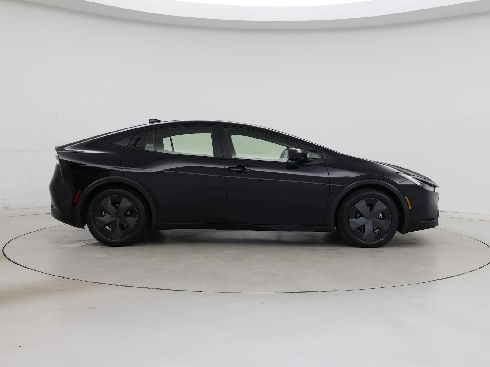 2025 Toyota Prius LE - Photo 8