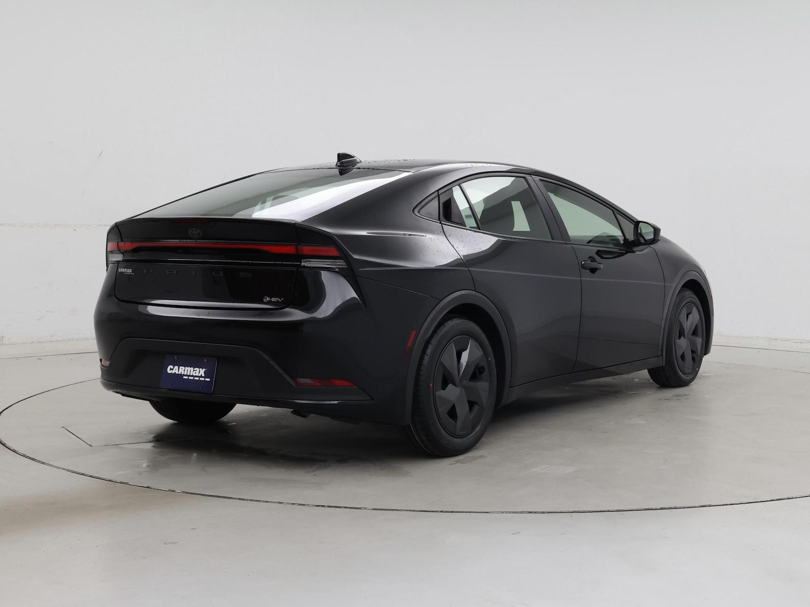 2025 Toyota Prius LE - Photo 9