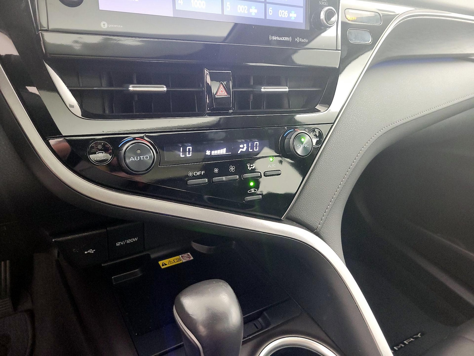 2024 Toyota Camry XLE - Photo 17