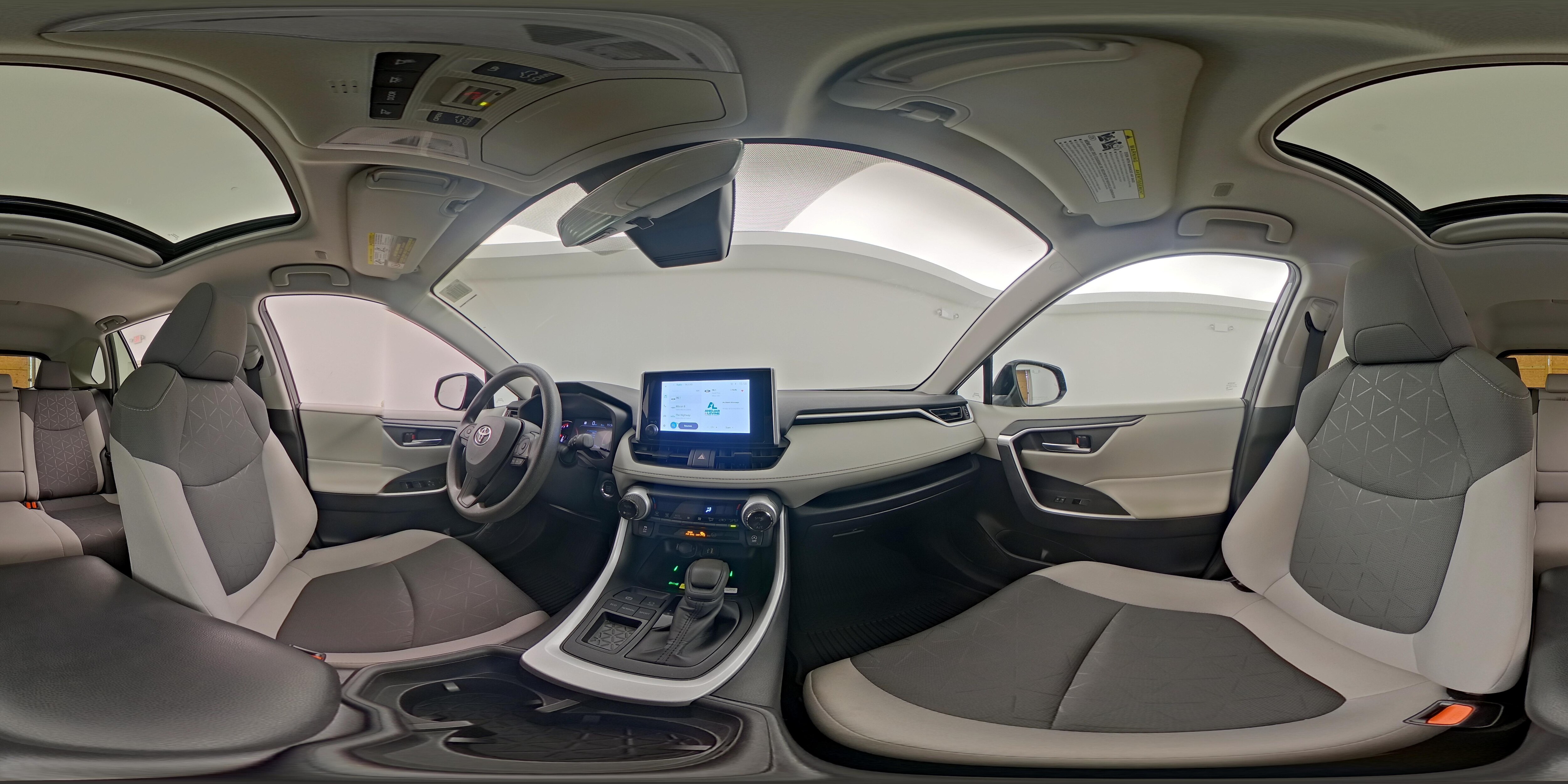 2025 Toyota RAV4 XLE - Photo 25