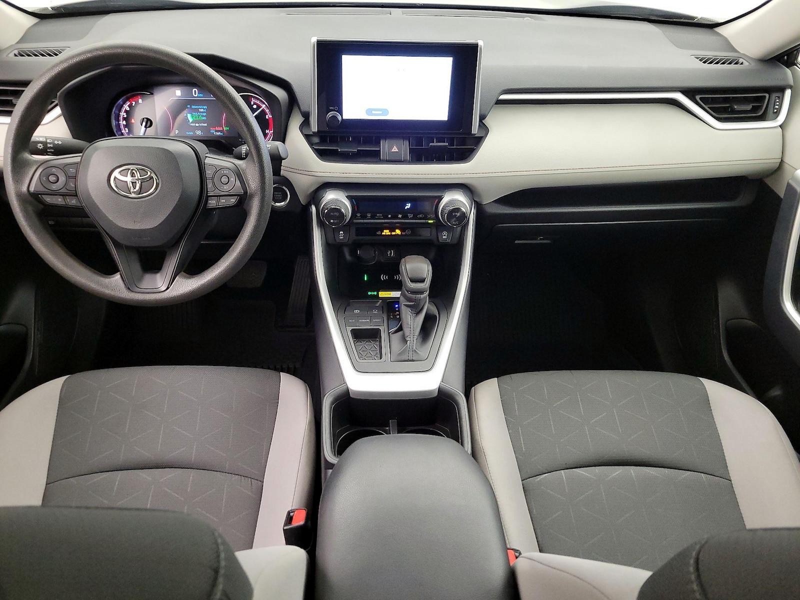2025 Toyota RAV4 XLE - Photo 10