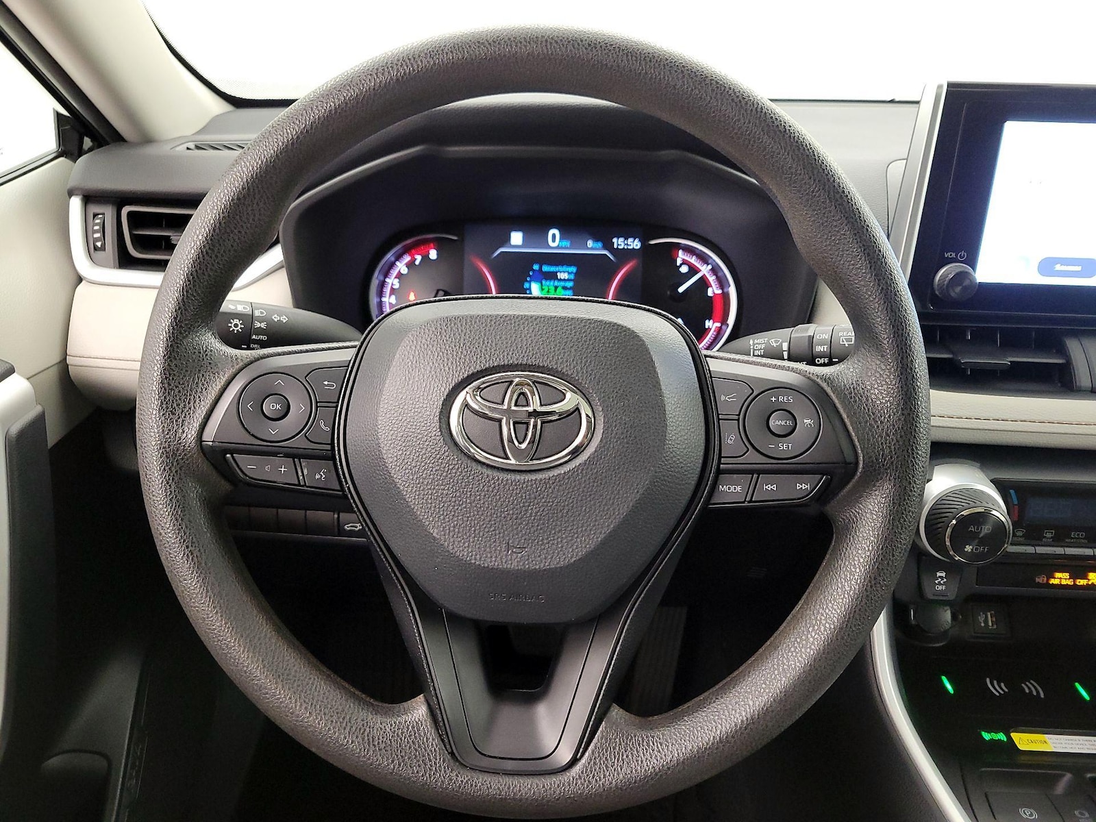 2025 Toyota RAV4 XLE - Photo 11