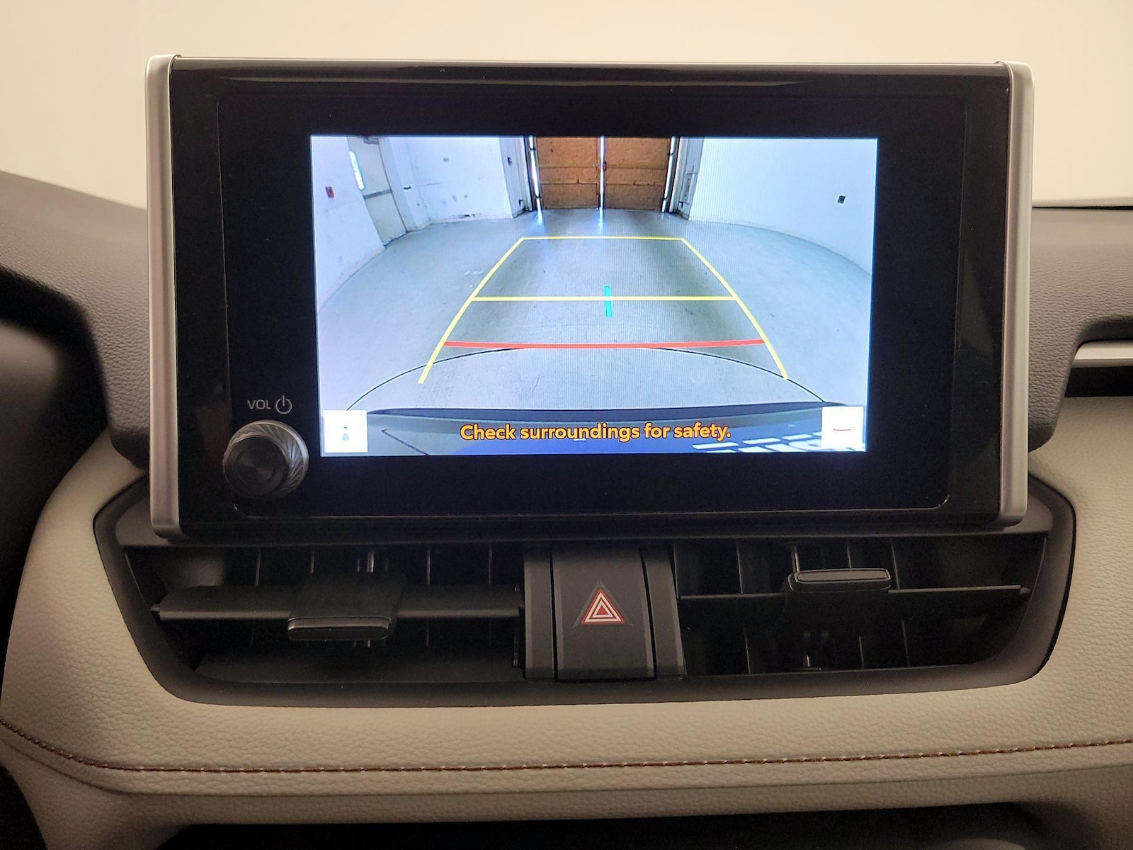 2025 Toyota RAV4 XLE - Photo 15