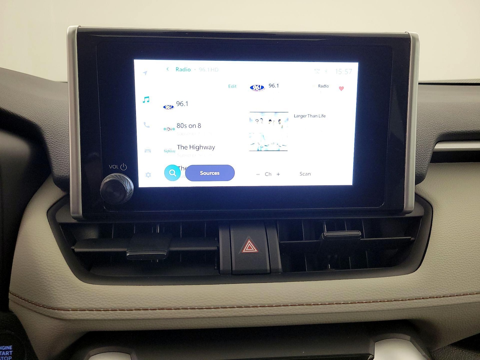 2025 Toyota RAV4 XLE - Photo 16