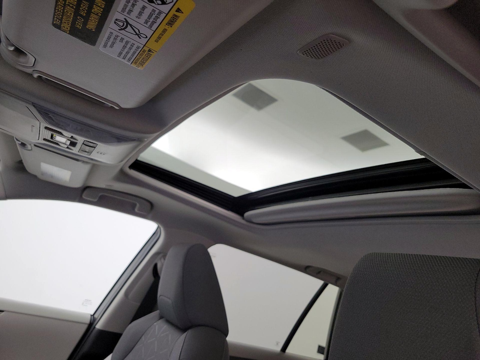 2025 Toyota RAV4 XLE - Photo 20